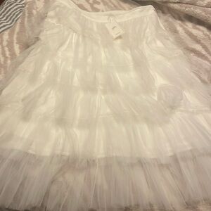 Mille pavlova skirt in pearl tulle. Size large. NWT.
